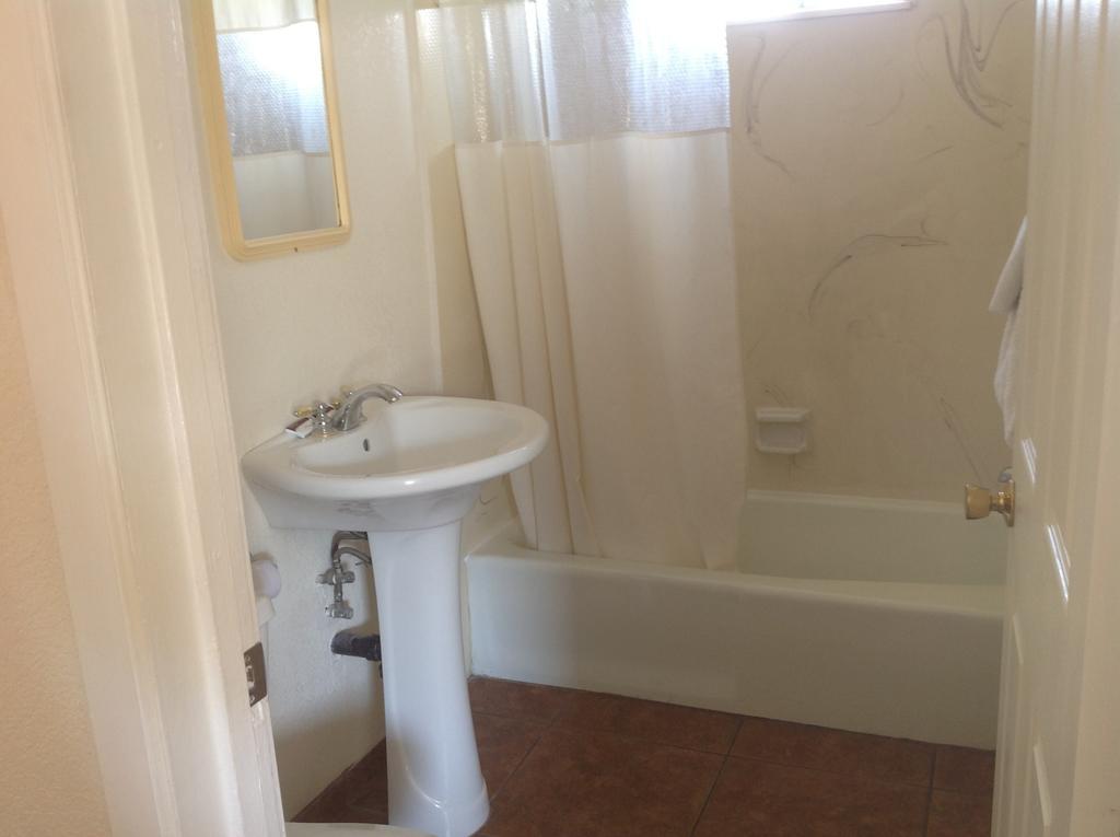 Chandler Redwood Motel الغرفة الصورة