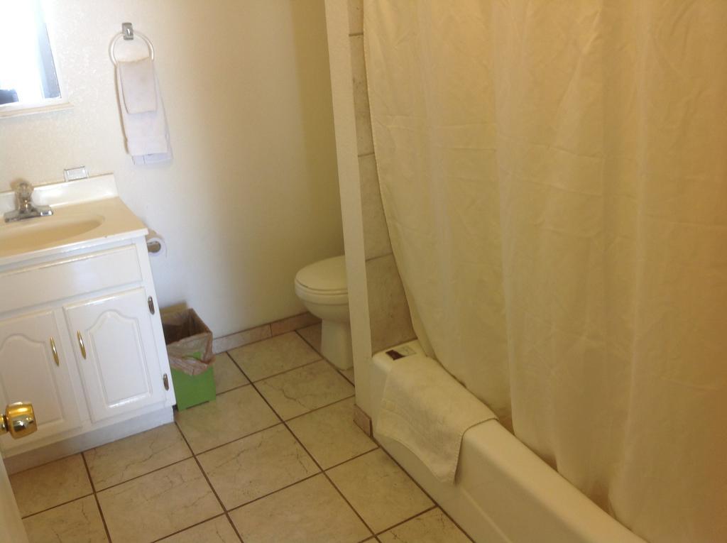 Chandler Redwood Motel الغرفة الصورة